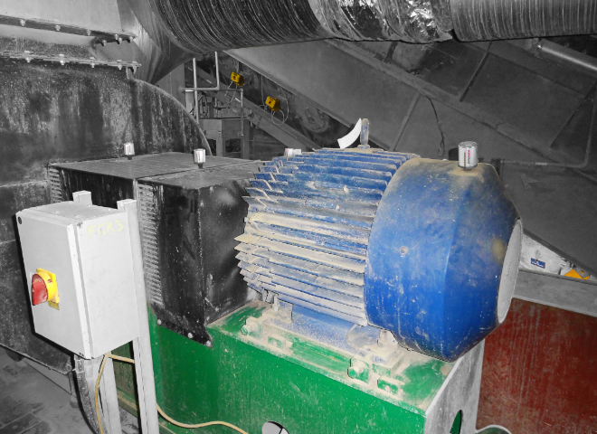 El ventilador se lubrica automática y constantemente con cuatro lubricadores simalube de 60 ml cada uno.