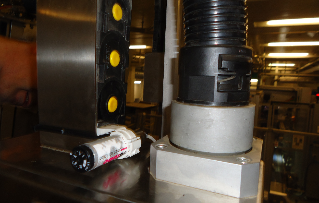 El lubricador más pequeño del mundo, simalube 15ml, lubrica automáticamente un rodamiento durante más de un año.