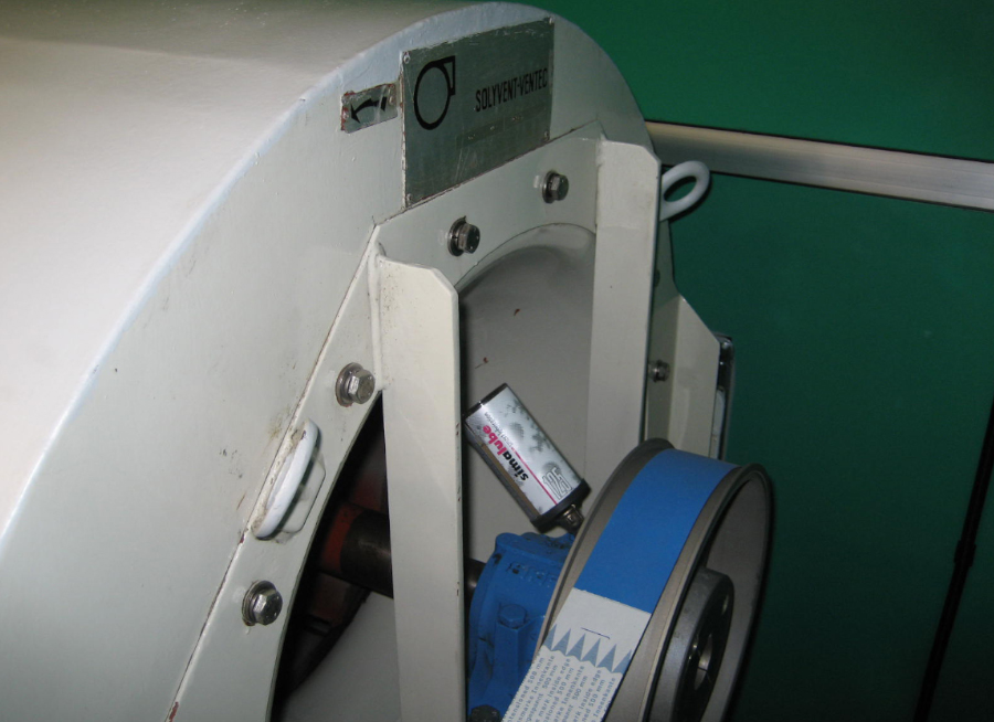 Le palier vertical d'un système de ventilation dans un hôpital est automatiquement et constamment alimenté en lubrifiant grâce au système de lubrification simalube.