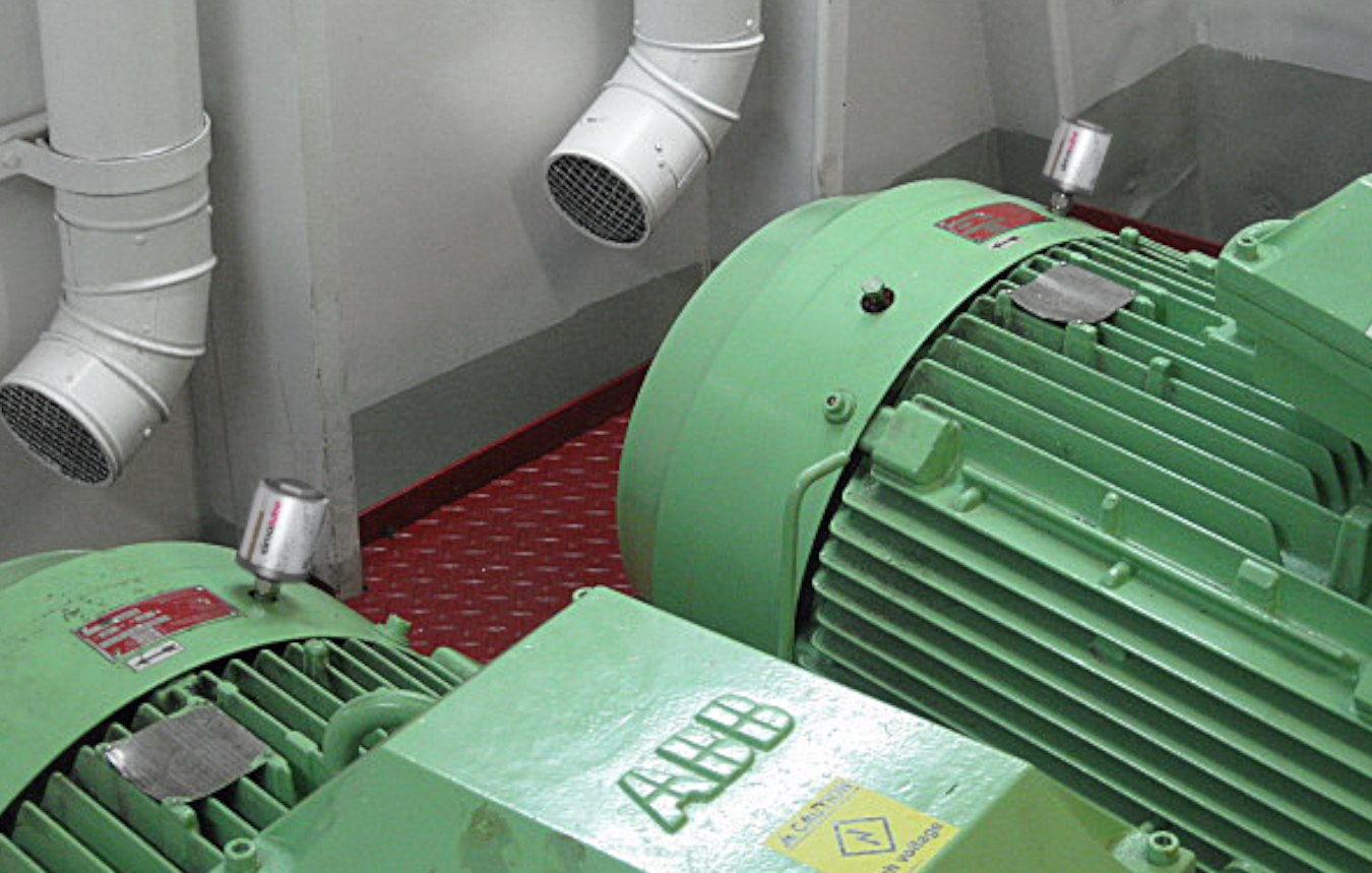 Les moteurs électriques ABB d'un bateau de croisière sont équipés de graisseurs automatiques simalube 60ml.