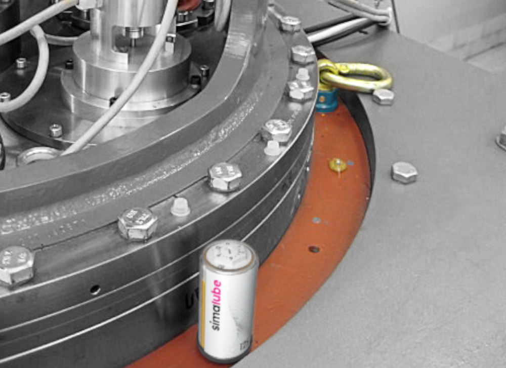 El lubricador simalube 125ml sella el propulsor de un barco para evitar la entrada de agua.