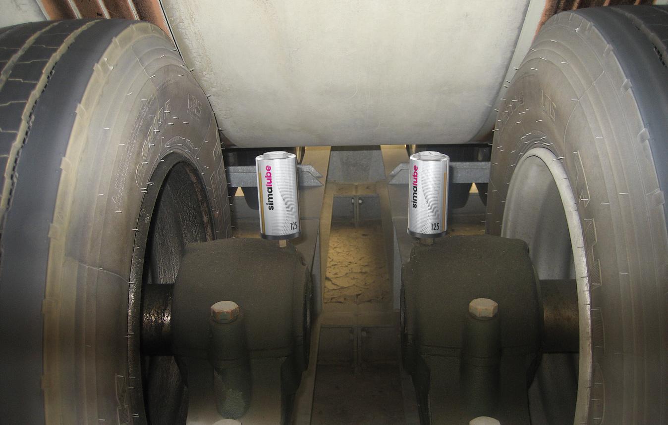 Les cartouches de lubrification automatique simalube sont directement vissées sur le palier vertical de l'entraînement d'un tapis roulant.